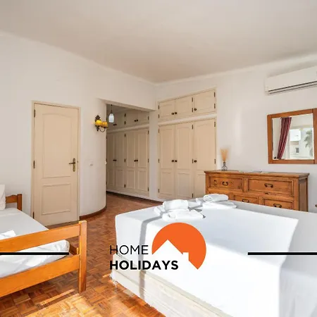 #278 Fonte Dos Leoes By Holidays